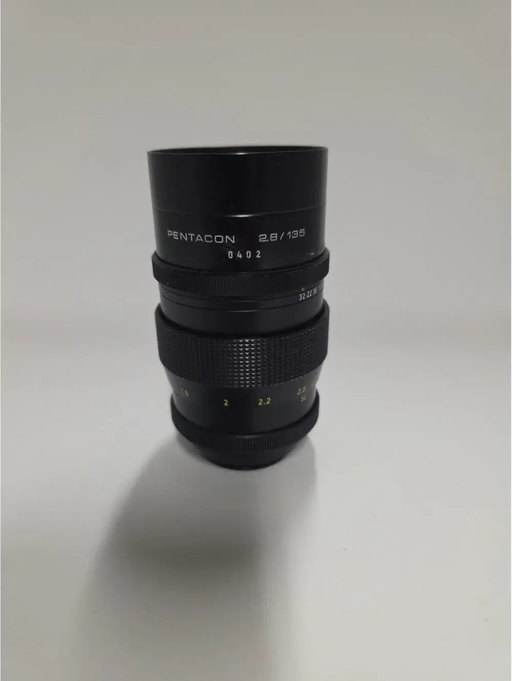 M42 Pentacon 2.8/135mm lens for M42 Mount Serial number 0402 of K. Rademaker col